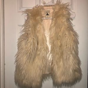 ARDENE FAUX FUR VEST EUC SZ SMALL